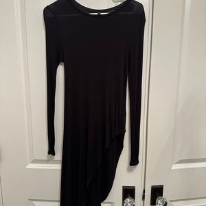 Sen long black asymmetric shirt. Can be worn as dress or over leggings.